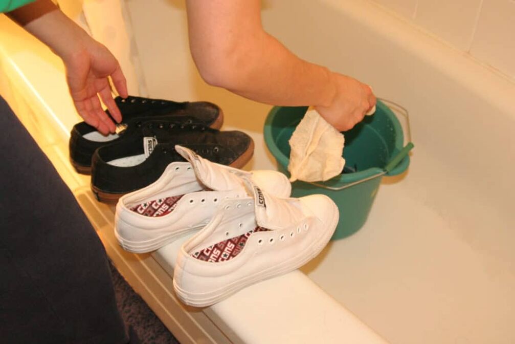 dezinfekce obuvi proti plísním na nohou
